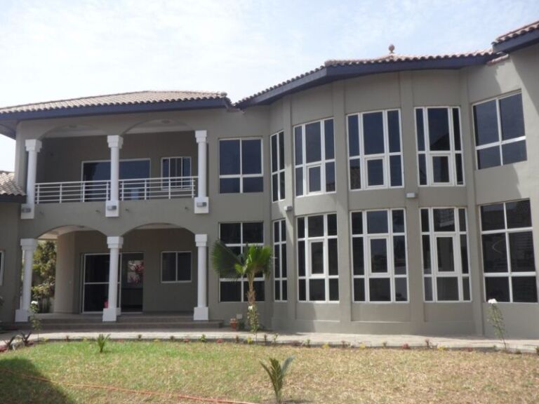 Unfurnished villa for rent in Kerr Serign $18,000
